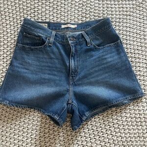 Levi’s Women’s 80s Mom Shorts Denim In You Sure Can Size 28